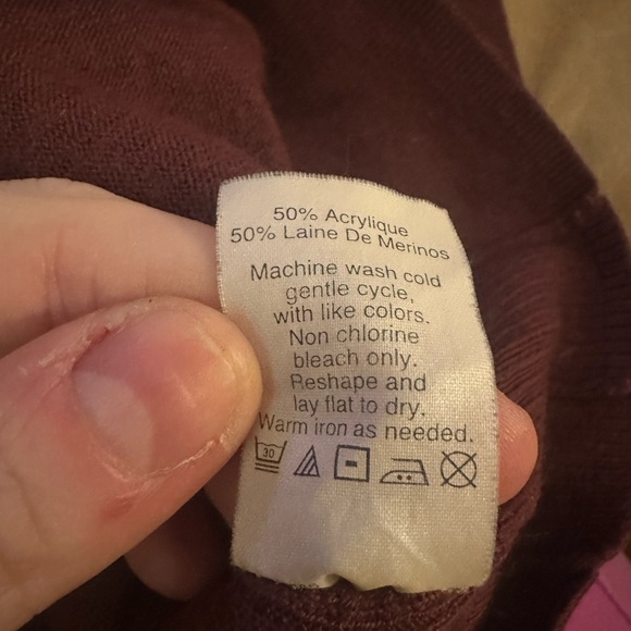 Lightweight crewneck knit sweater; Maroon - Picture 5 of 6